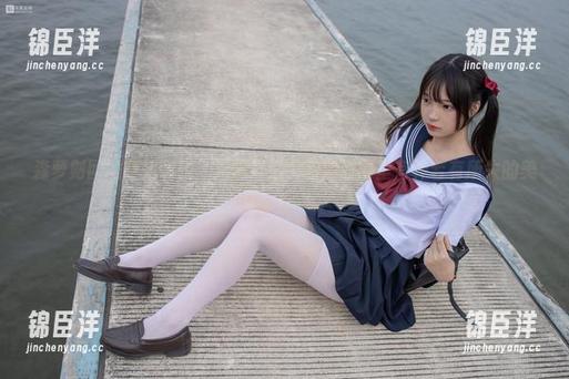 森萝财团的空姐制服，光滑舒适，图集原图里有种若有所失的美！