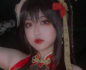 当椒妮佐仁遇上镂空，最新写真集就是这个让人忍不住多瞅几眼的“意外”！