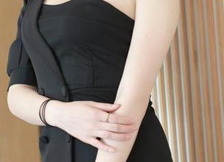 模范学院 – Milk楚楚的裸足：原图里有什么？我想知道，但是我又有点不好意思。