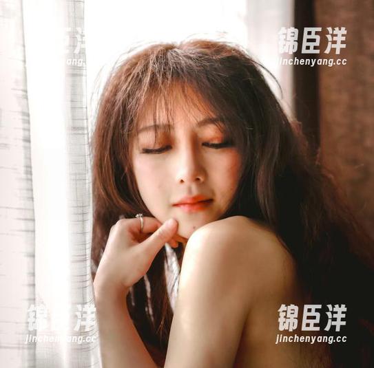 樱晚gigi与她的高跟鞋：这不是在cos舞台上，是在秀场上乱走么？
