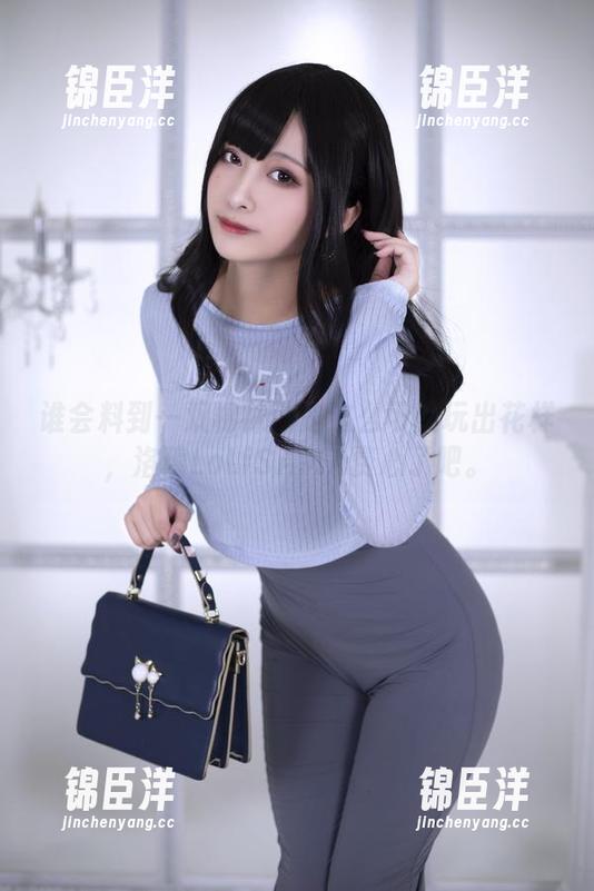 谁会料到一双棉袜就是这么可以玩出花样，洛璃LoLiSAMA费心了吧。