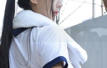 这组午后美图还真不错，浅安安真的是…该说她没吃辣条吗？