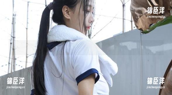 这组午后美图还真不错，浅安安真的是…该说她没吃辣条吗？