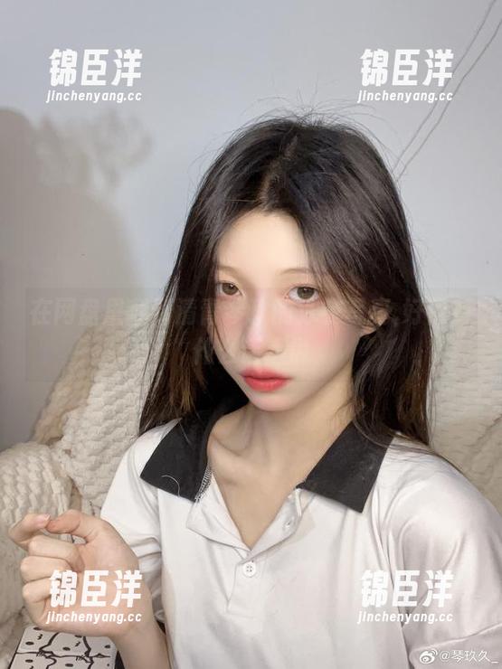 在网盘里翻到清青琴玖的泳衣写真,好像有什么话想说