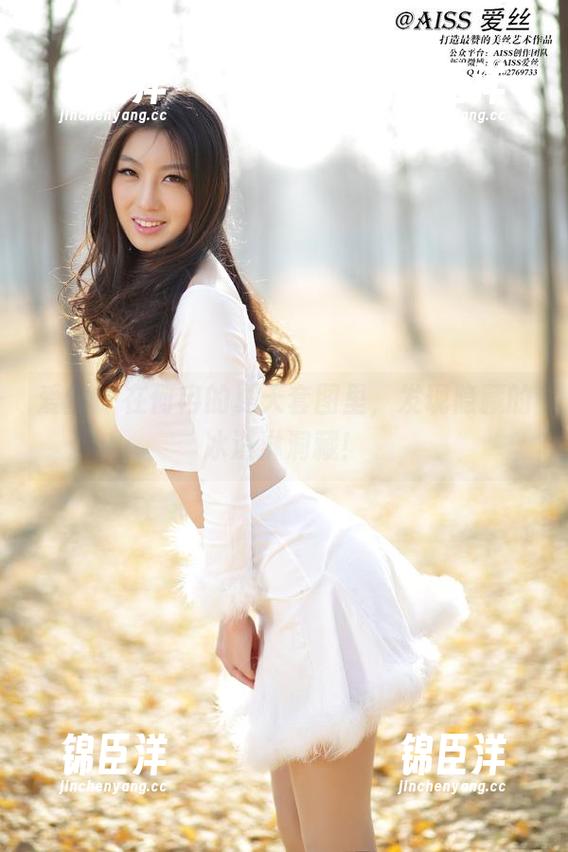 爱丝 - 在何冉的夏天套图里，发现隐藏的冰淇淋洞藏！
