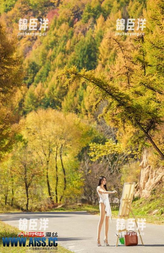 爱丝 - 佳慧的白色写真，简单到让人忍不住反复观看，她是不是在撒娇？