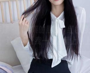 物恋传媒 – 看佳琪的照片：红色月光照耀下，这美图让我一秒钟爱上晚上！