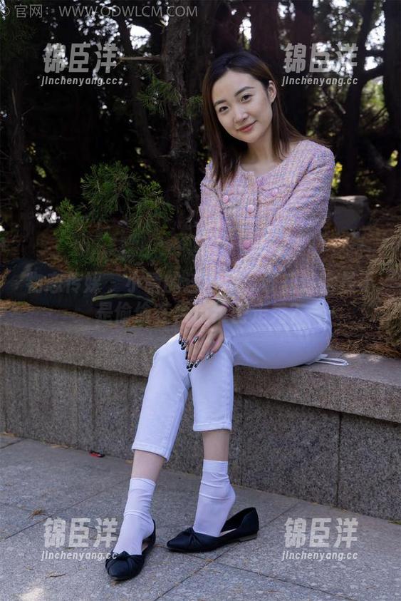 物恋传媒 - 小晴的连衣裙：谁知道她是不是偷偷在模仿维密走秀？