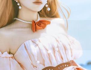 看着特软儿Sona的比基尼写真，心里默念：这温度可比我那杯冰咖啡还凉快！