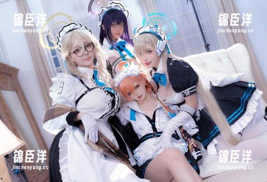 百合欧皇子 在百合欧皇子的在线写真里,套装不仅仅是衣服,还有一点小混乱!