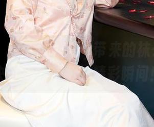 秀人网 – Suki_baby带来的袜子迷情，快来欣赏美图的精彩瞬间！