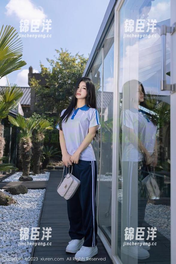 秀人网 - 网盘里的“大美媚京”作品，丝袜的光泽加上那曲线，谁能抵挡得住？