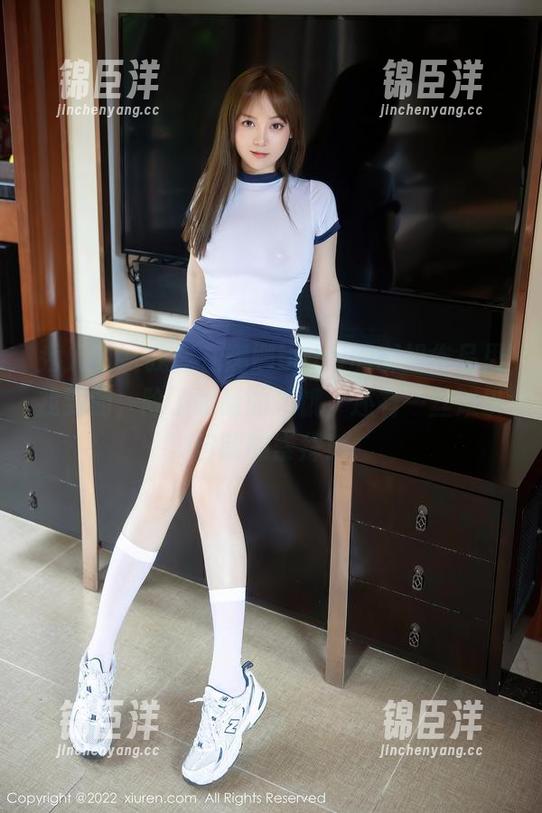 秀人网 - 我能在娜娜baby的御姐作品里找到的，除了眼睛的饥饿，还有一丝难以自制的崇拜！