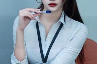 秀人网 – 安琪Yee学姐的定制写真，每一帧都透着一丝叛逆