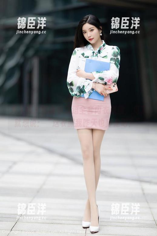 秀人网 - 听说小逗逗全套内衣原图，见了就想说：“这衣服我昨天也穿是吧？”