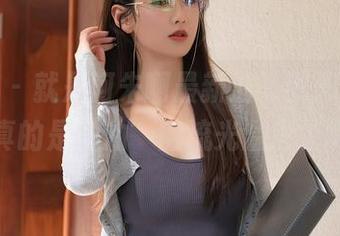 秀人网 – 就是阿朱啊最新油亮图册，别问，真的是“油”得流光溢彩了啊！
