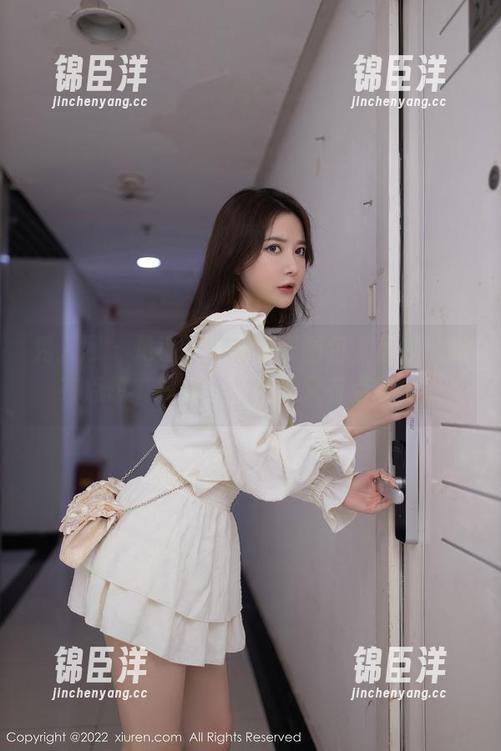 秀人网 - 是小逗逗的女王图包，居然让我有点想“模仿”，但我又有点害怕！