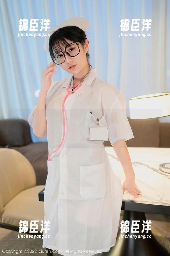 秀人网 - 谁说不可以有点毒呢？看林乐一的这组女孩写真，原图竟带着这么多困惑。