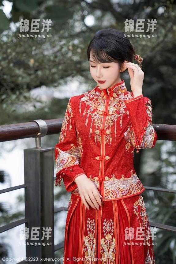 秀人网-白微Sera 秀人网 - 一件毛衣搭配白微Sera,福利原图,难道你不想多看一眼?