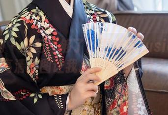 秀人网 – 农药不够了？雯大王susie的护士高清原图让我心里嘀咕着什么…