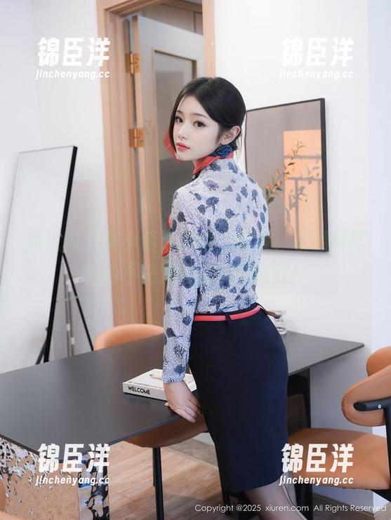 秀人网 - 鹿小茜泳池精选图集，水温再高也挡不住她的浪漫与幽默！