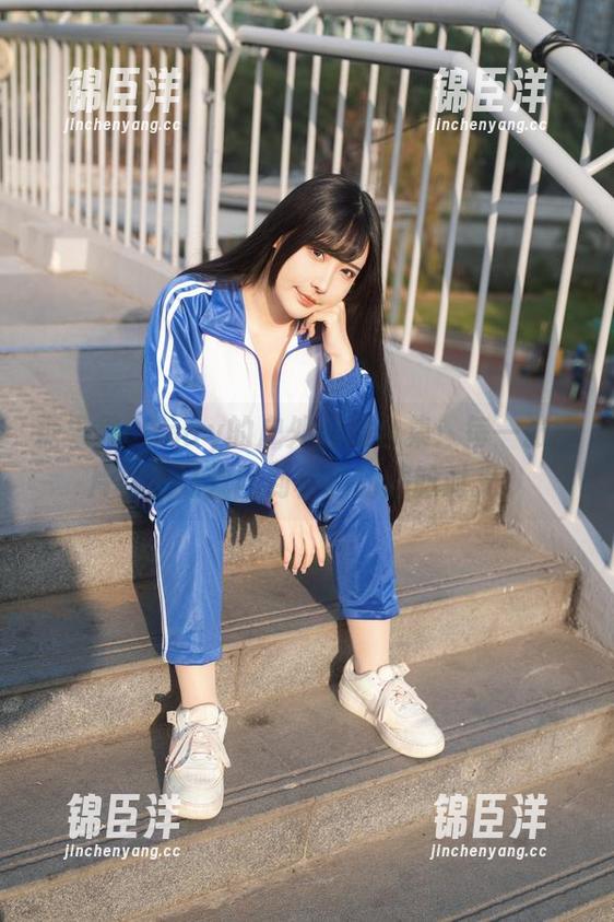 糖果果Candy的户外校服合集：每一张图片都想让我回到校园的尴尬时光。