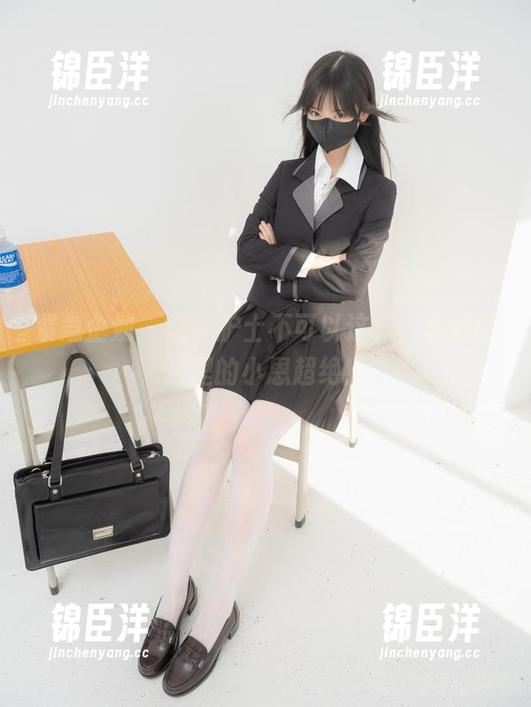 紧急企划 - 谁说护士不可以这样，私拍图片里的小恩超绝！