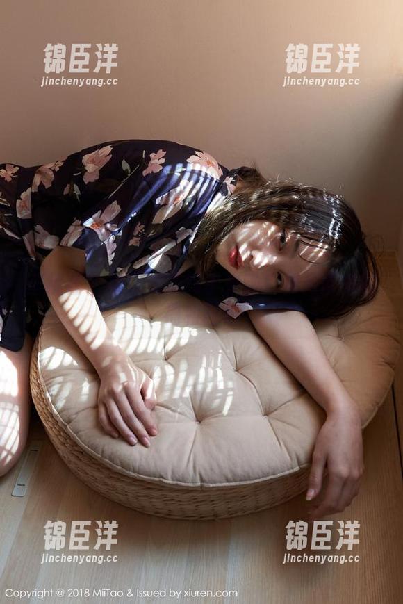 蜜桃社 - 美足效应终于来啦！初月带来的福利图包