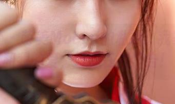 蜜桃社 – 萌美Moemi的私拍：我家女友和我的爱，好像在拍广告！