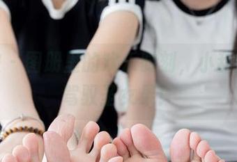 袜啵啵 – 图册里的欢乐时刻，小甜豆如何驾驭圣女果！