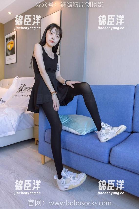 袜啵啵 - 图库静谧，甜甜圈捕捉少年的心事