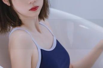 她的黑丝西装：许岚LAN私房，让人心里直狐疑的风格应有尽有