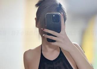 微密圈 – 醇子小姨的红色球，是否值得我分享这组写真？