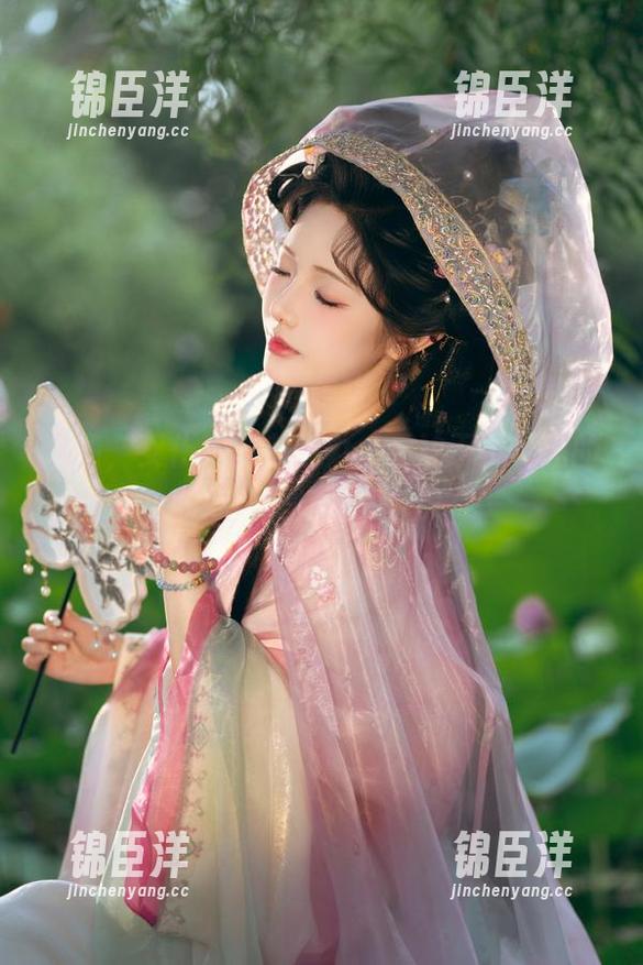 啧啧，女仆真的有魔力，雯妹不讲道理的最新原图偷偷上线！