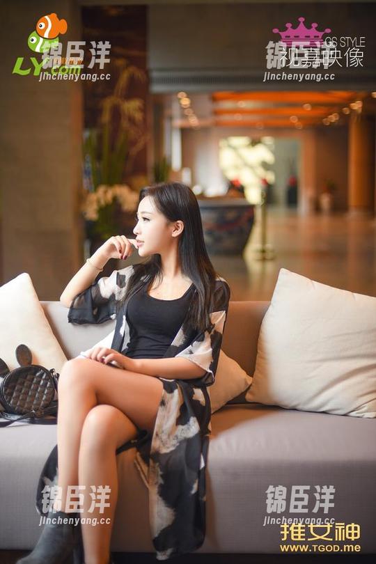 青豆客 - 苏糯米Mi和她的牛仔裤：俨然是个照片里的叛逆女孩。