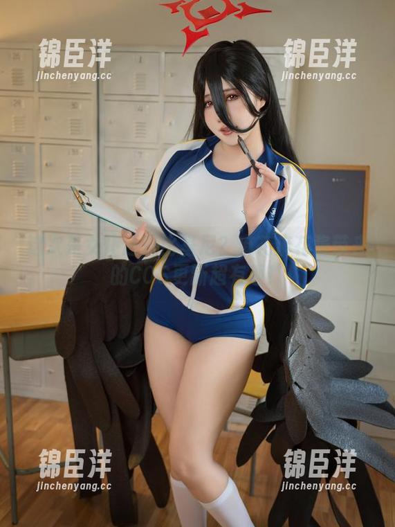 这次是女仆还是比基尼？麻花麻花酱带来的COS更新超有趣！